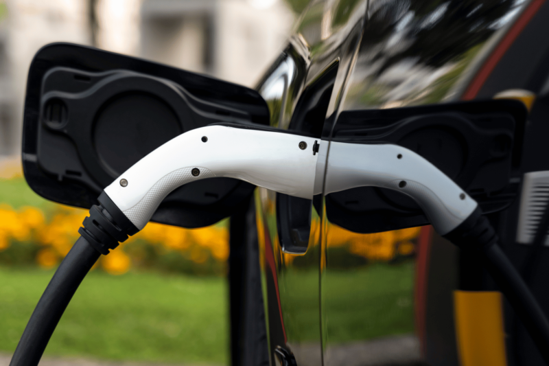5 raisons d'installer une borne de recharge pour votre véhicule électrique chez vous ou dans votre entreprise à Toulouse