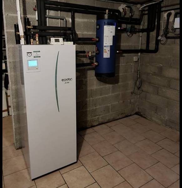 Zoom sur l’installation de la pompe à chaleur air-eau installée chez notre client à Toulouse