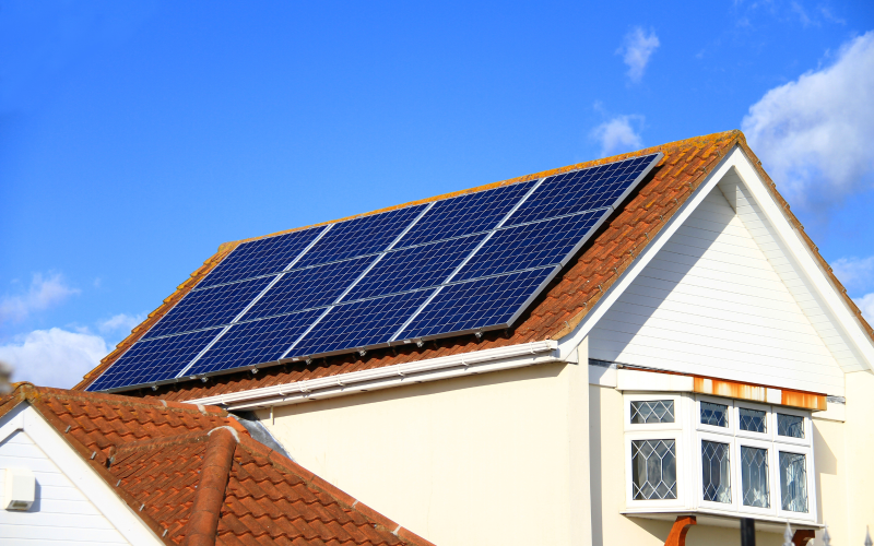 Les panneaux solaires photovoltaïques : quand pouvez-vous les installer au cours de l'année ? L'entreprise Les climaticiens toulousains vous accompagne